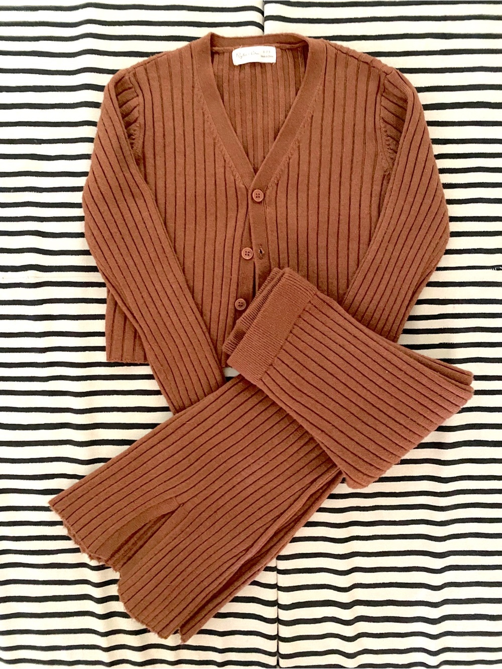 Rylee + Cru 6-7yr Knit Set
Rib-Knit Button Cardigan & flare split leg pant